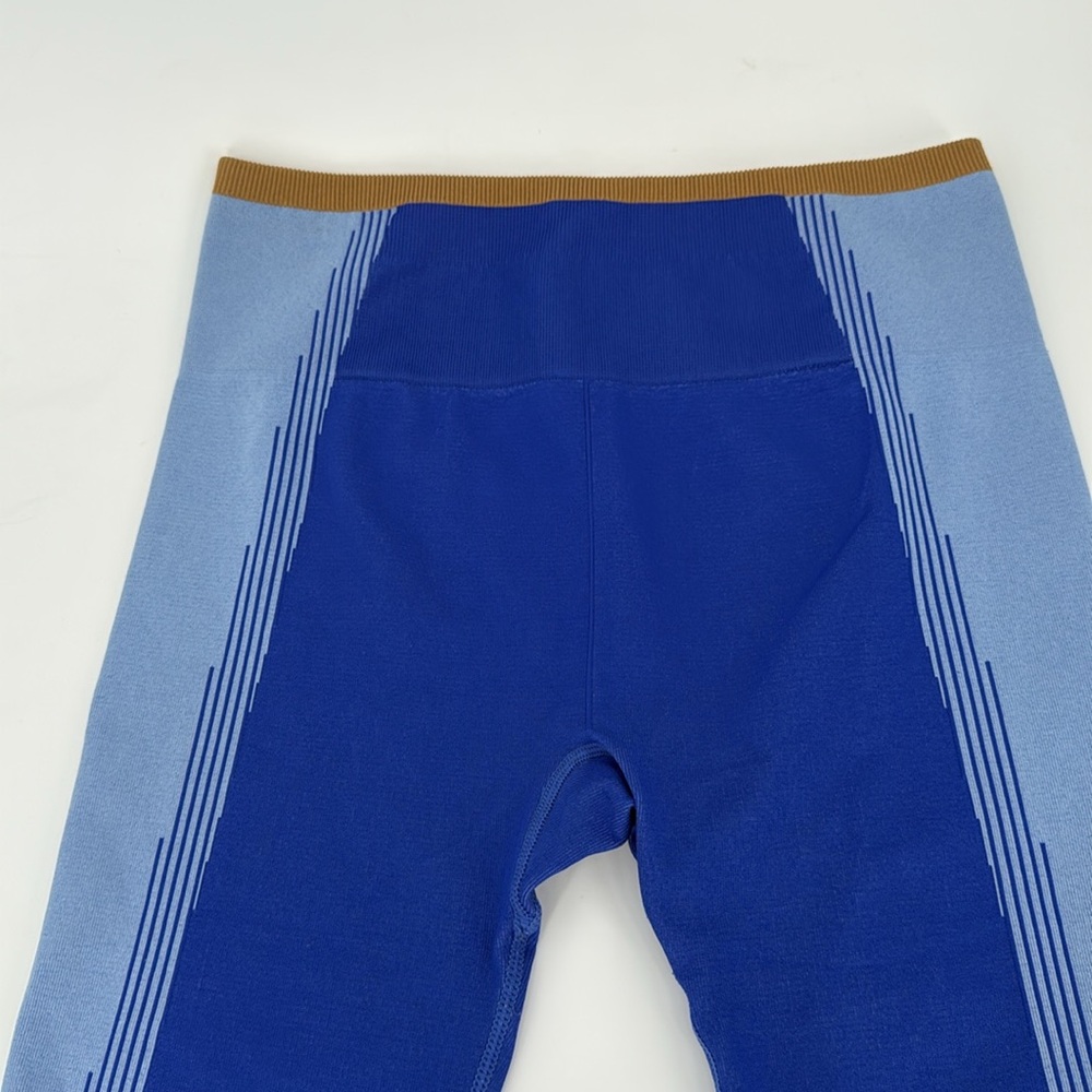 Fabletics Blue Set - Picture 9 of 11